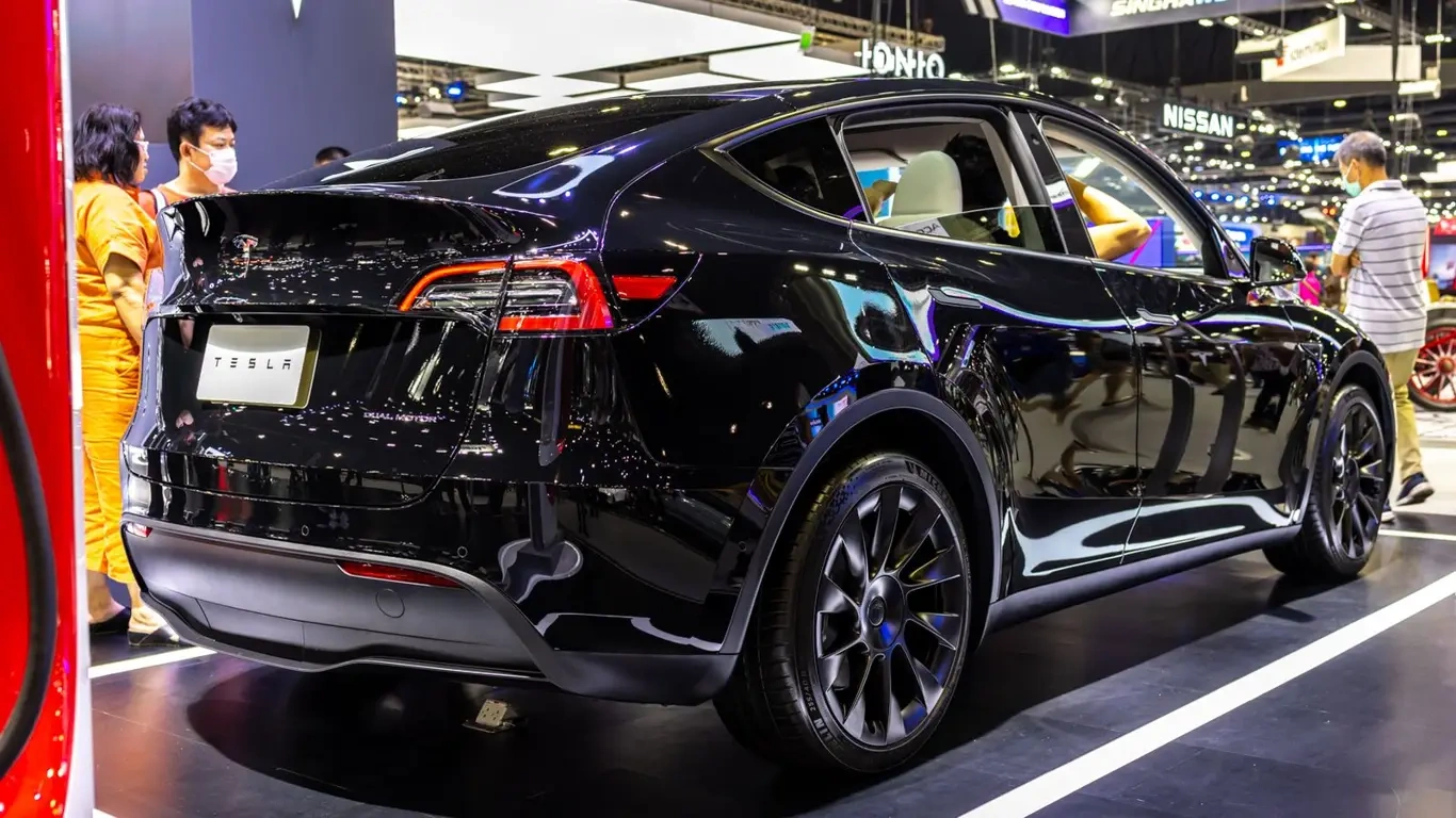 ���� LADA ��������, ���� ������� ��������� �����: � ������� Model Y ����������� ������� AWD-�������