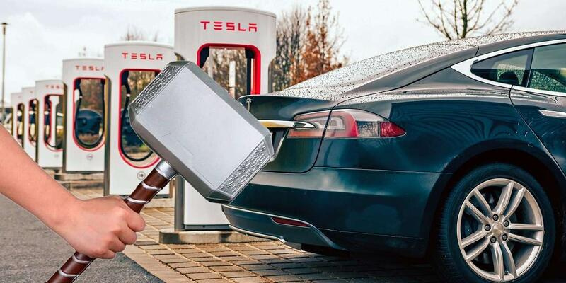 Почему владельцы этих машин вынуждены возить с собой молотки?