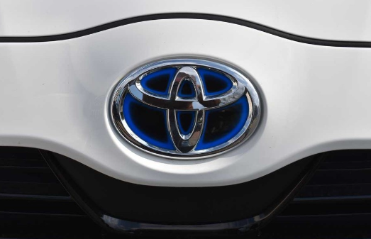 Сенсация от Toyota: китайский кроссовер с гибридом на 160 км едет в Россию