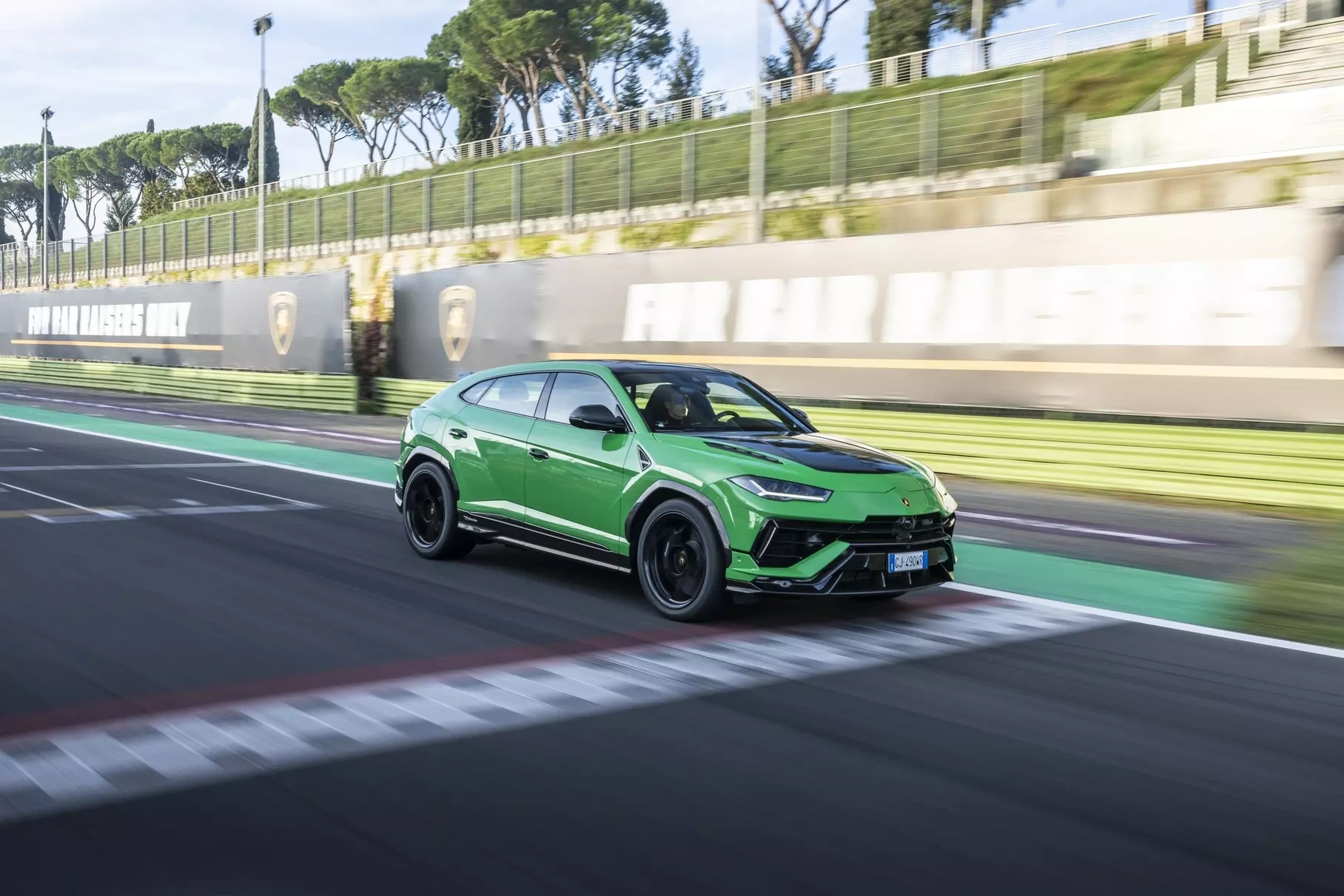 Lamborghini     Urus Performante  Urus S