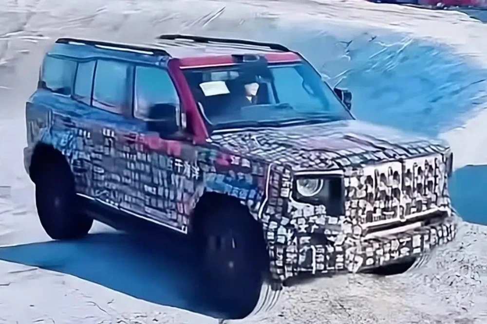 Hongqi готовит к дебюту внедорожник с четырьмя электродвигателями