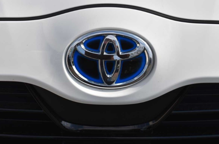 �������� �������������: ��������� Toyota Raize �������� � ������� � ��