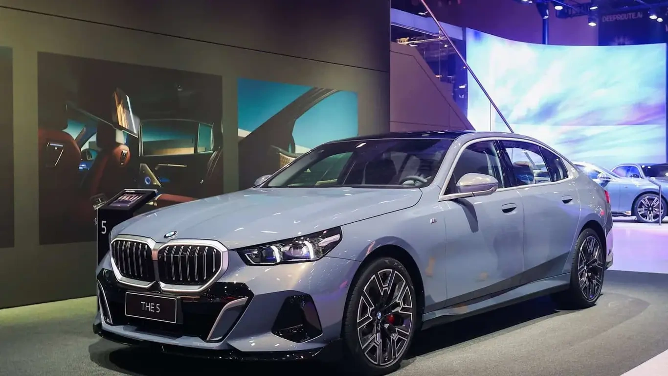        :   BMW  7 Series