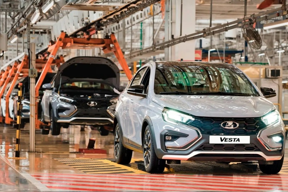 На АвтоВАЗе началось производство новой версии Lada Vesta: Что изменилось в авто