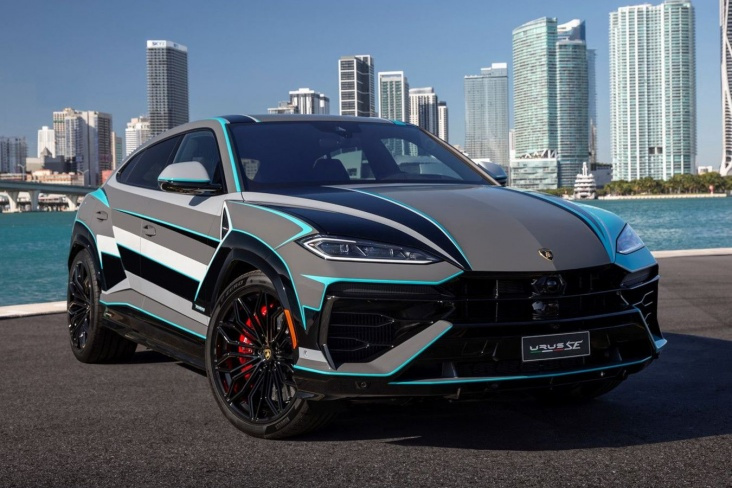  Lamborghini  - Urus SE.   