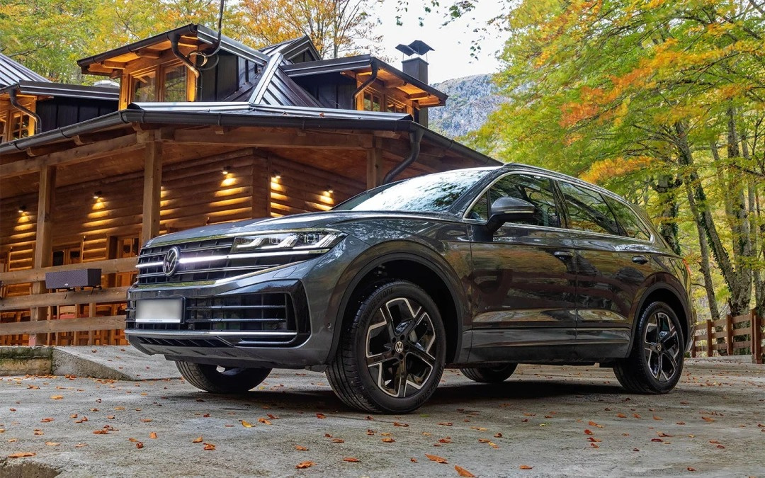     Volkswagen Touareg.  