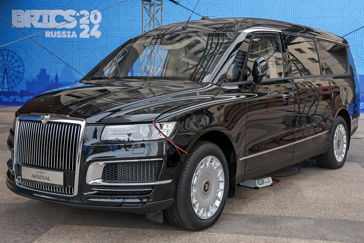В Aurus рассказали, когда в свободной продаже появится минивэн Arsenal