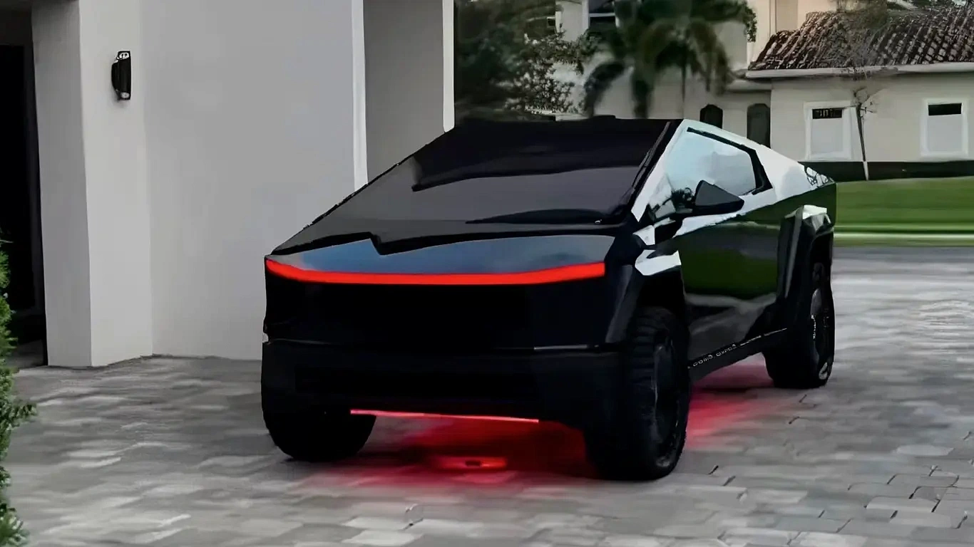     Tesla Cybertruck    : 