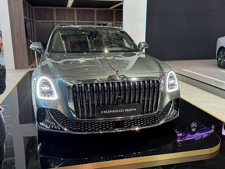  Bentley  Mercedes-Maybach:    Hongqi Guoya