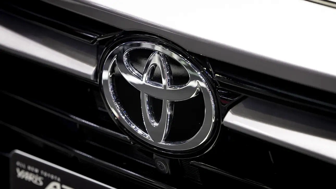 Toyota  :        