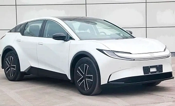    :   Toyota    Tesla Model Y