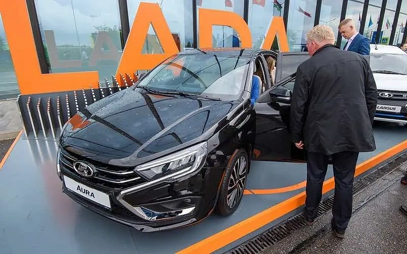   Lada Aura  ?